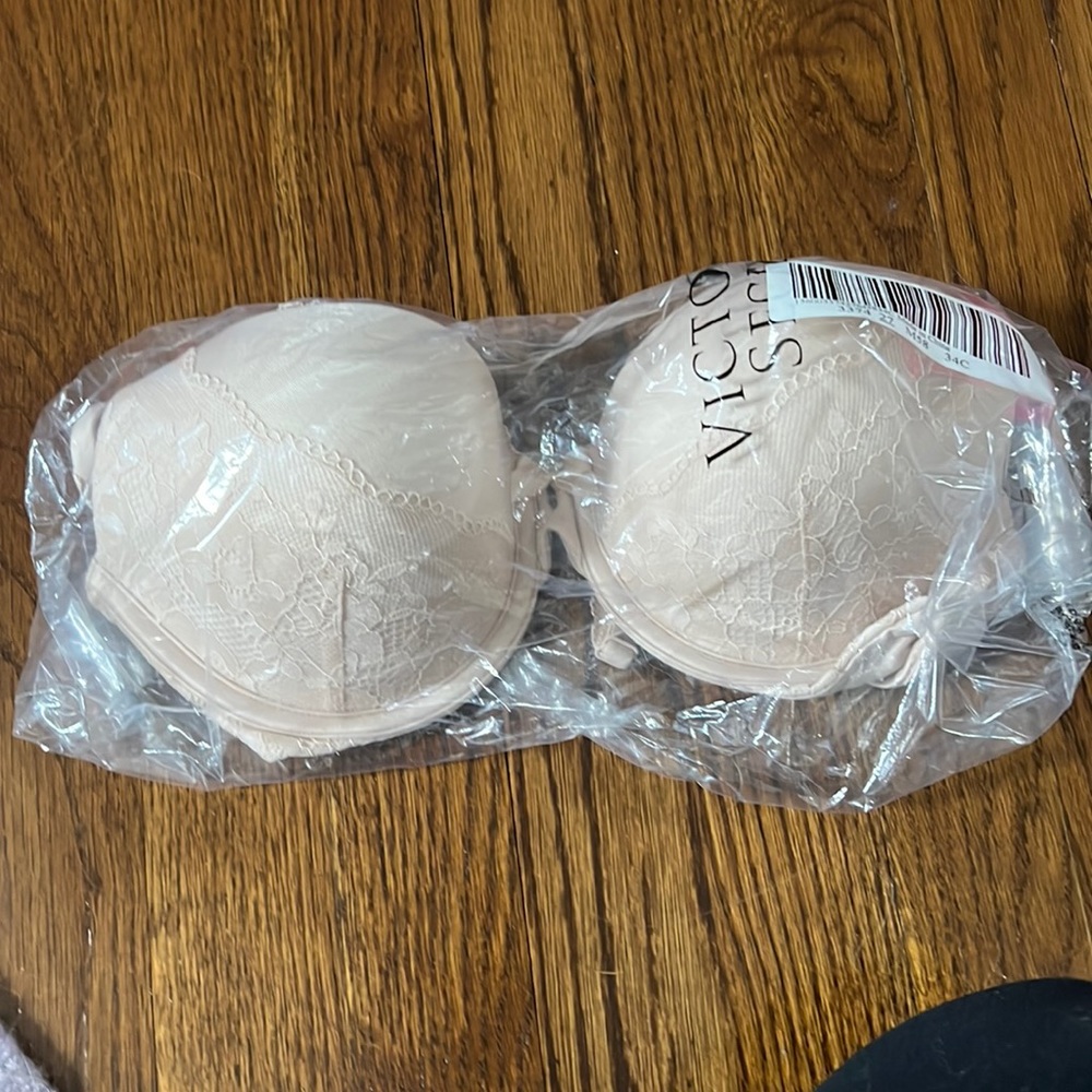 NWT. Still in packaging. Victoria’s Secret 34 C champagne color, full coverage.
